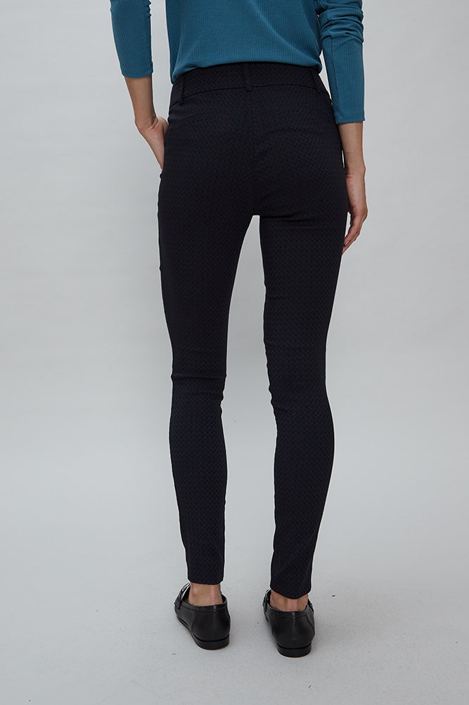 PANTALON PITILLO CON TELA TEXTURADA