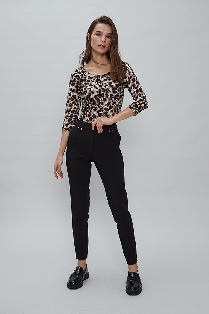 PANTALON FORMAL CON DETALLE EN PU