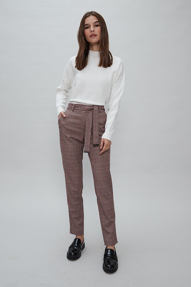 PANTALON ESCOSES CON CINTURON