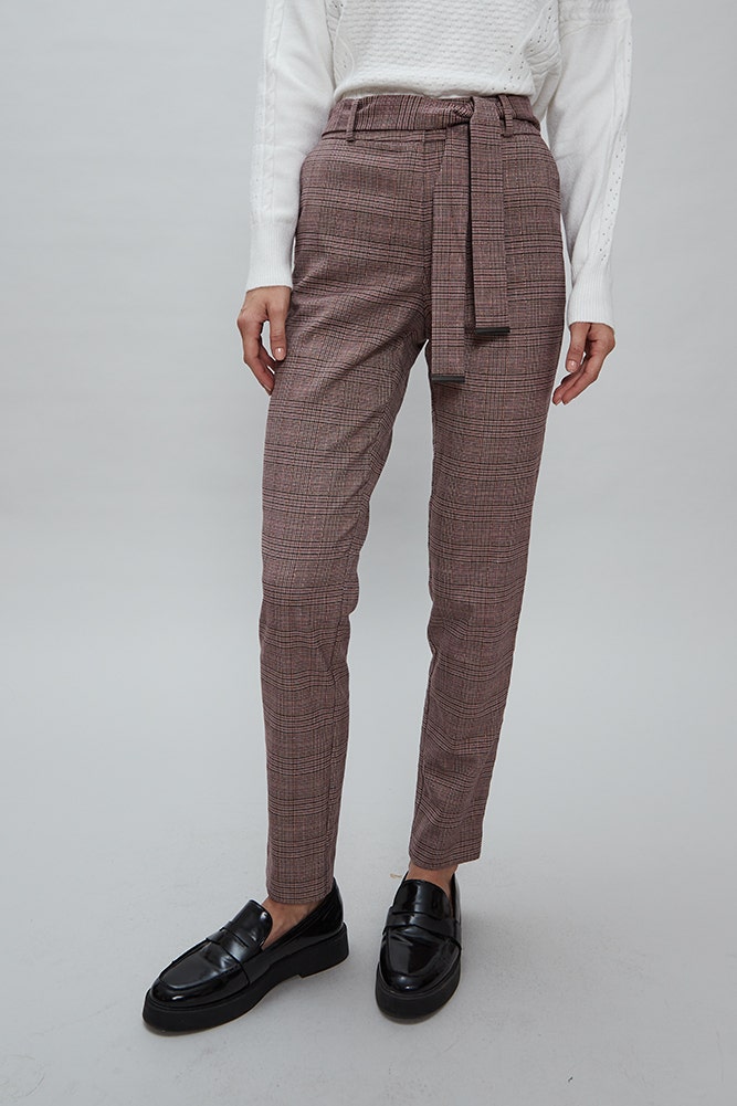 PANTALON ESCOCÉS CON CINTURON