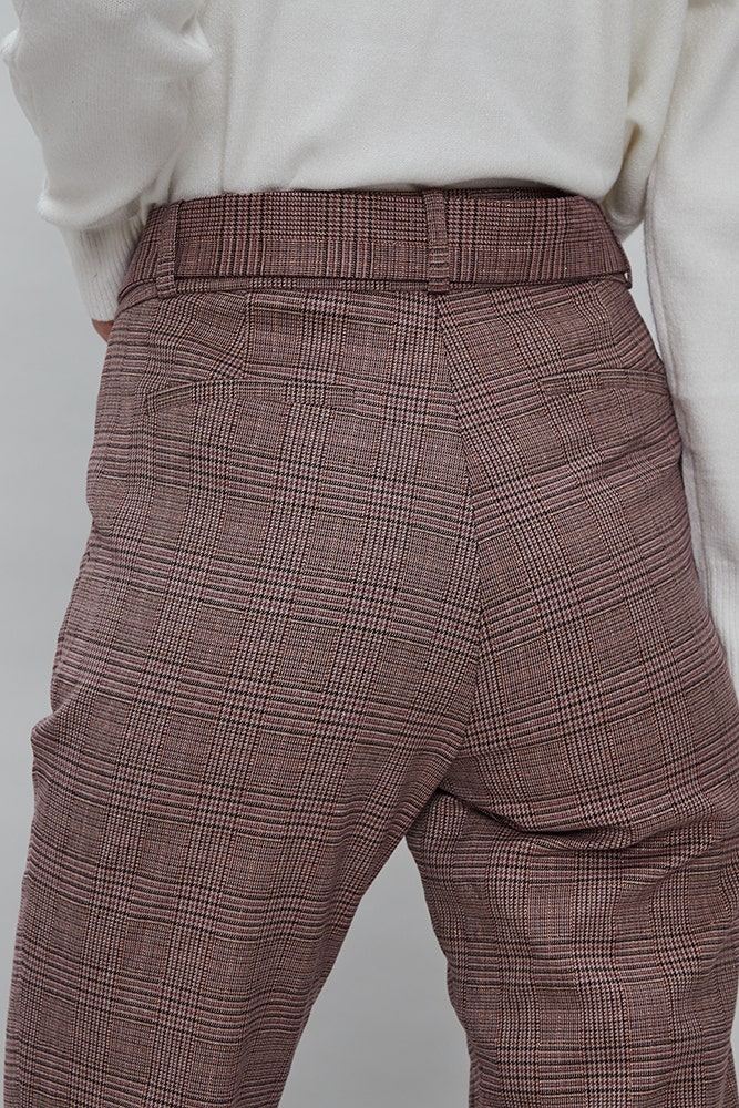 PANTALON ESCOCÉS CON CINTURON
