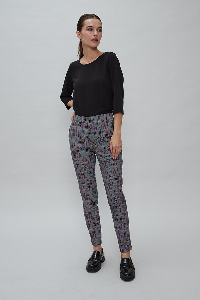 PANTALON CON CIERRES ESTAMPADO 