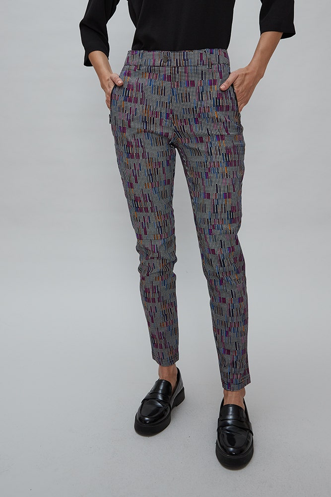 PANTALON CON CIERRES ESTAMPADO 