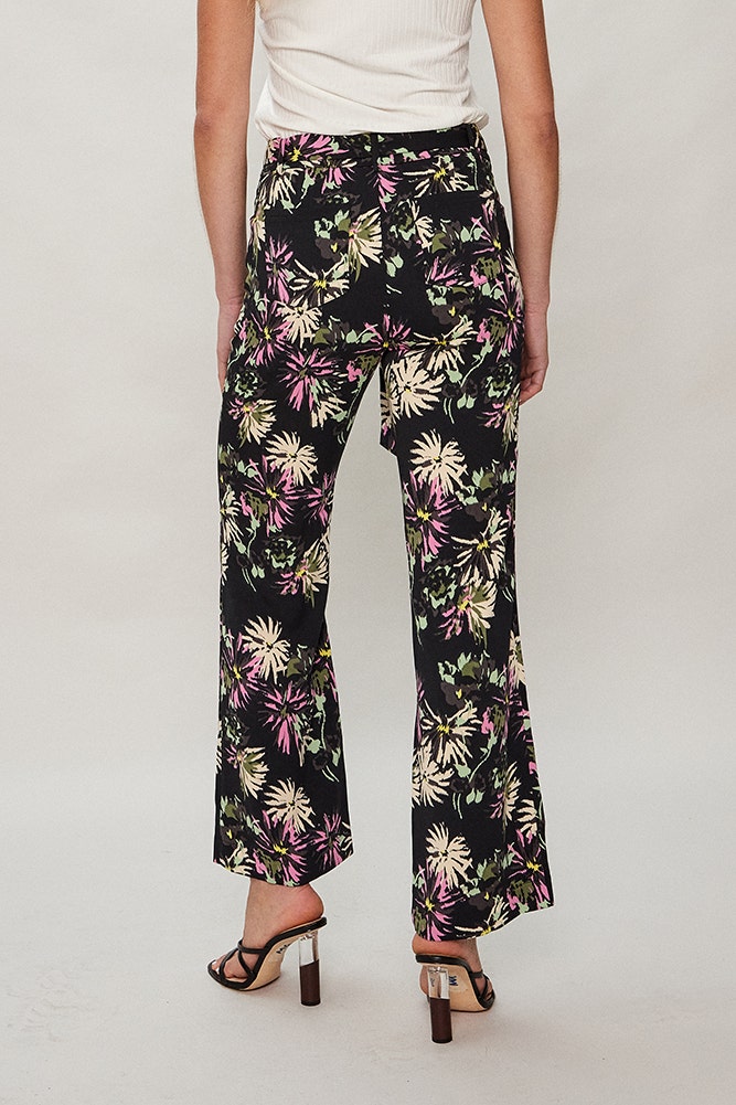 Pantalon con flores on sale