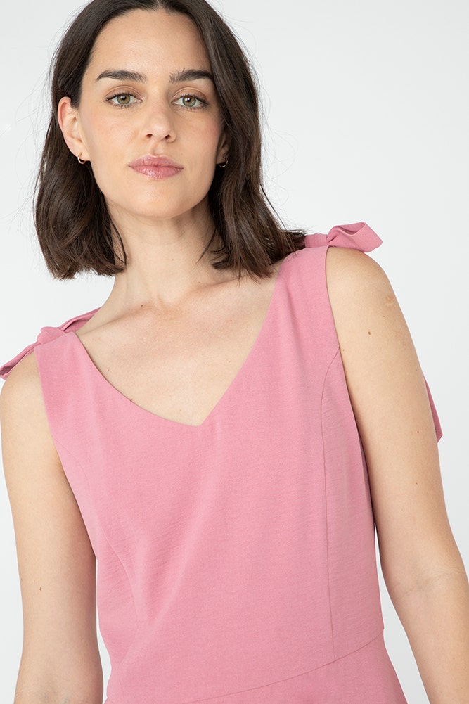 VESTIDO DE TELA TEXTURADA CON LAZOS