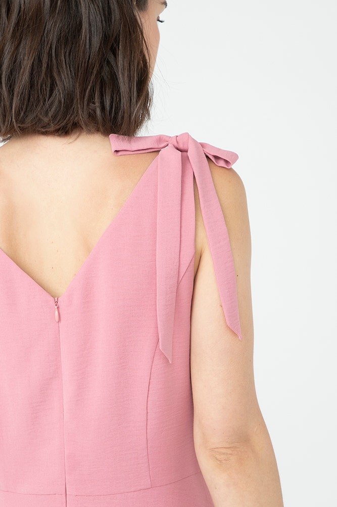 VESTIDO DE TELA TEXTURADA CON LAZOS