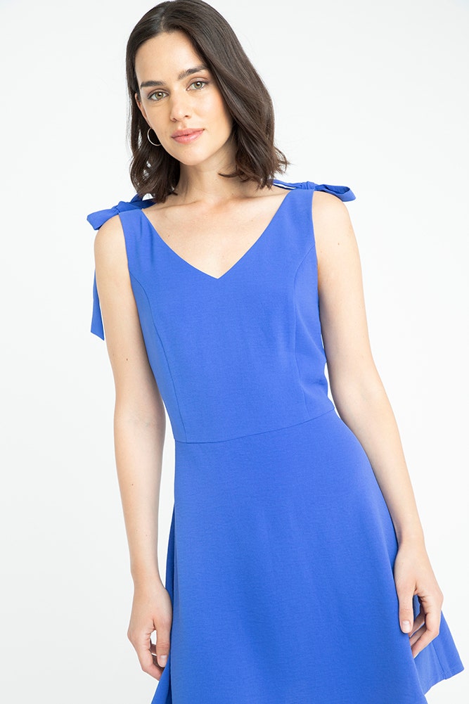 VESTIDO DE TELA TEXTURADA CON LAZOS