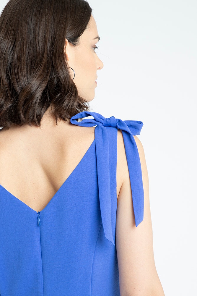 VESTIDO DE TELA TEXTURADA CON LAZOS