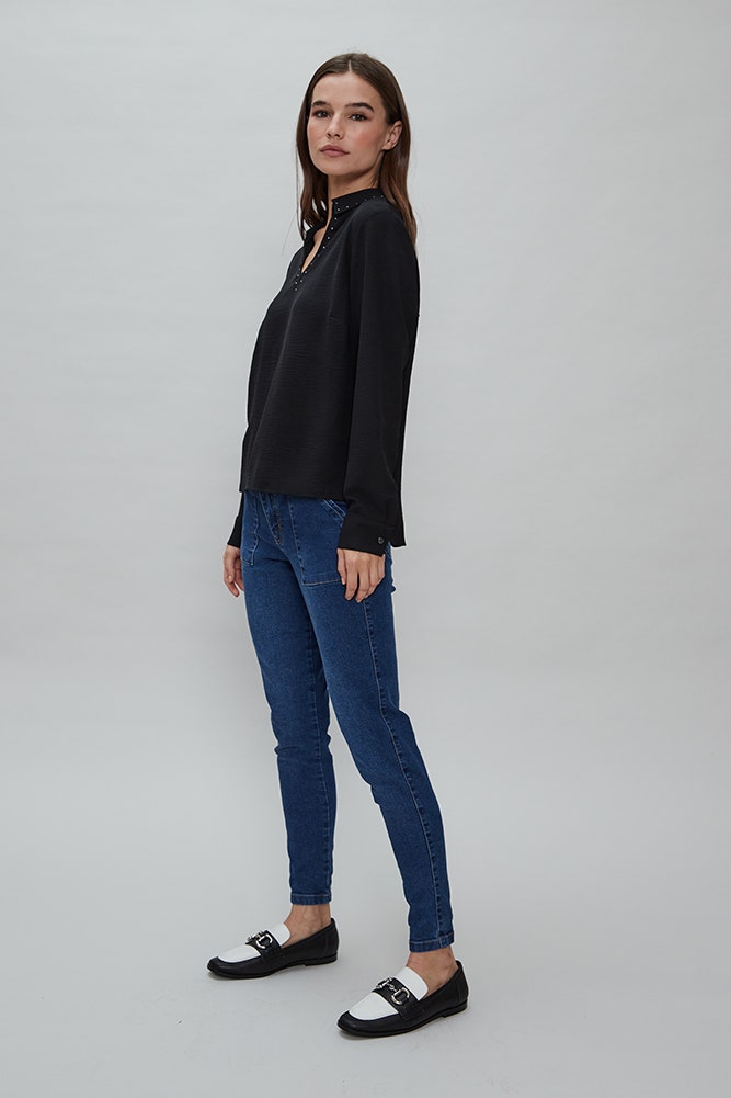 BLUSA CON TACHAS 