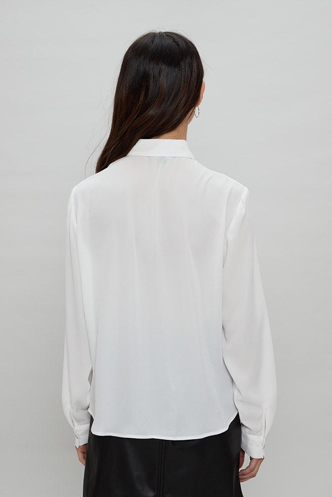 BLUSA CAMISERA CON TACHAS 