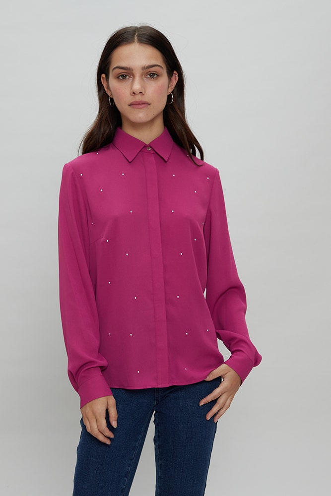 BLUSA CAMISERA CON TACHAS 