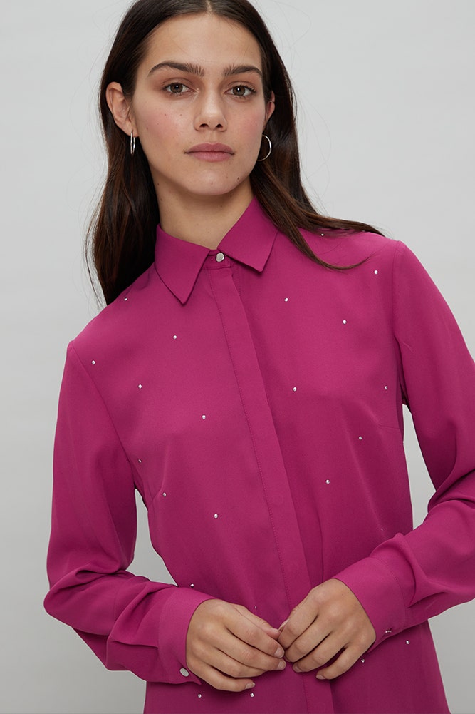BLUSA CAMISERA CON TACHAS 