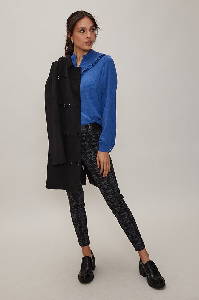 BLUSA CON CIERRE Y VUELOS 