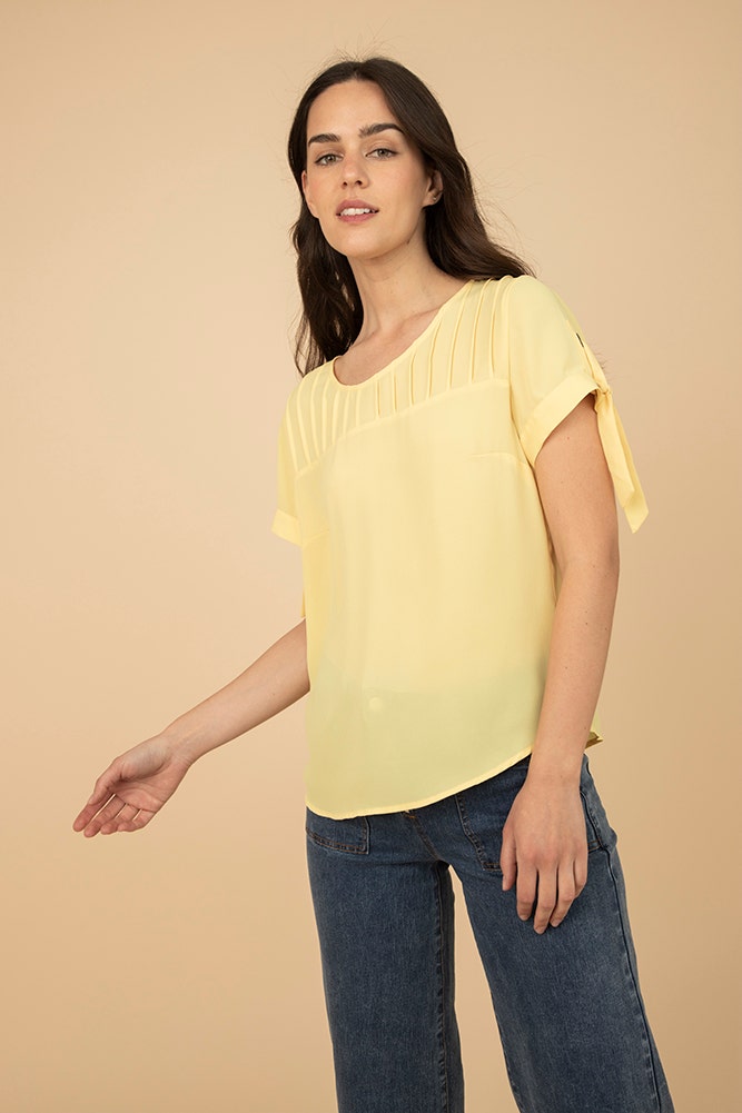 BLUSA CON LAZO EN MANGA