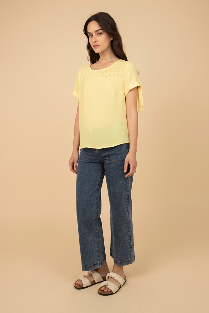 BLUSA CON LAZO EN MANGA