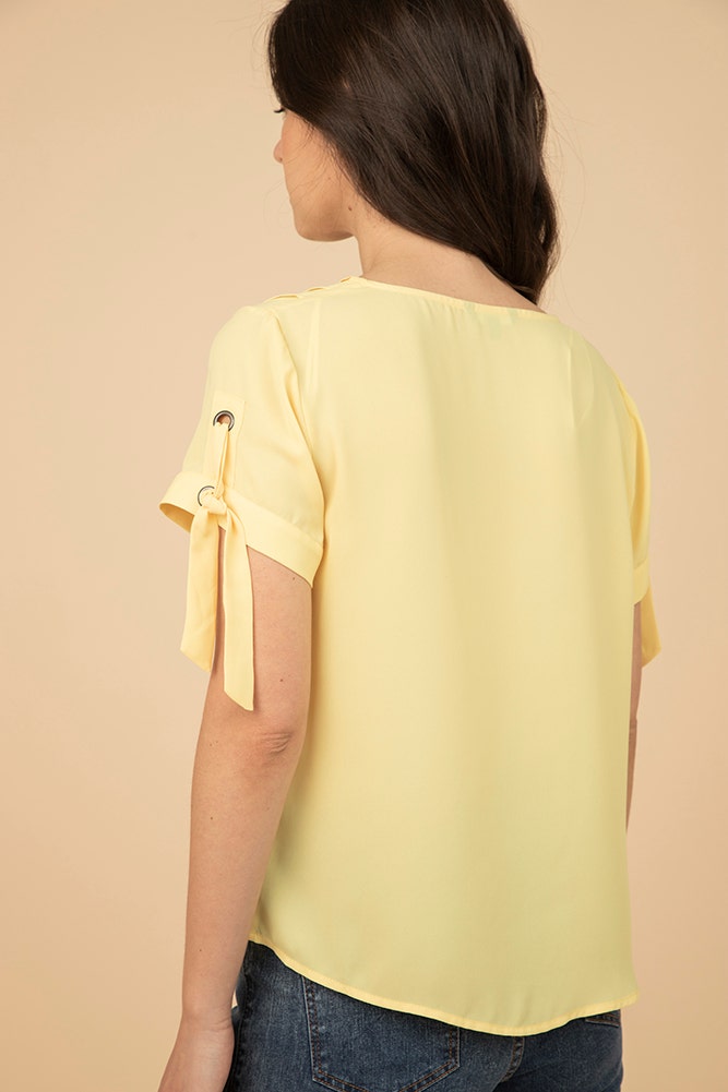 BLUSA CON LAZO EN MANGA