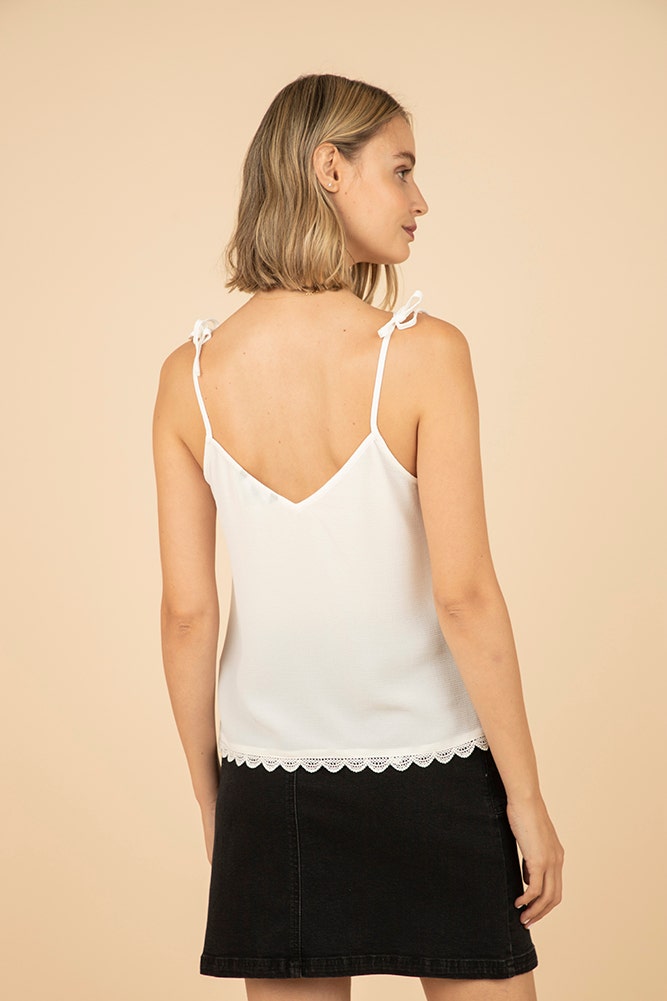 TOP LISO CON AMARRAS
