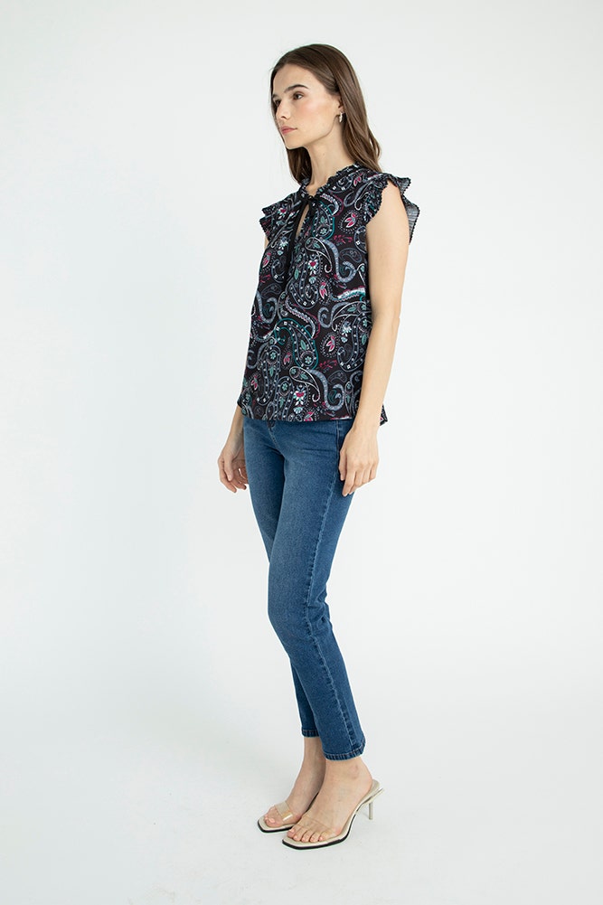 BLUSA CON LAZO EN EL CUELLO