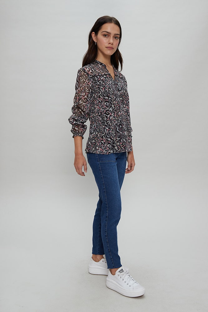 BLUSA CON HOMBROS DE GASA