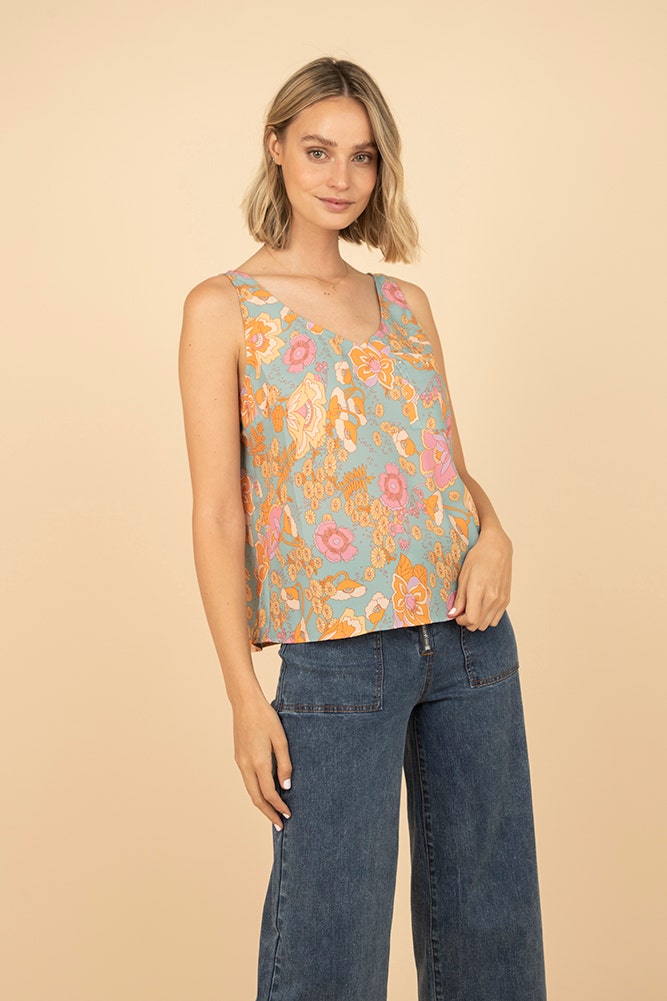 BLUSA ESTAMPADA SIN MANGAS CON BOLSILLO