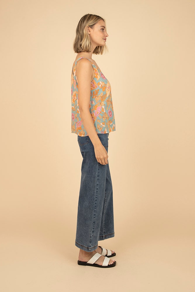 BLUSA ESTAMPADA SIN MANGAS CON BOLSILLO