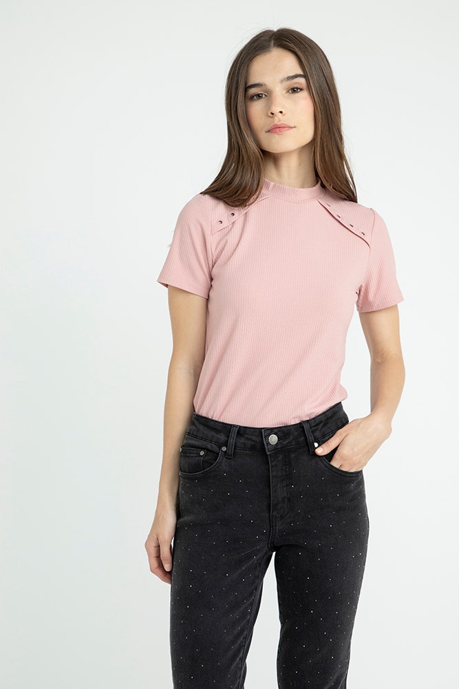 POLERA MANGA CORTA CON OJETILLOS