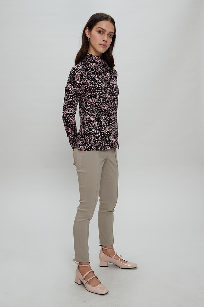 POLERA RIB CUELLO ALTO ESTAMPADA