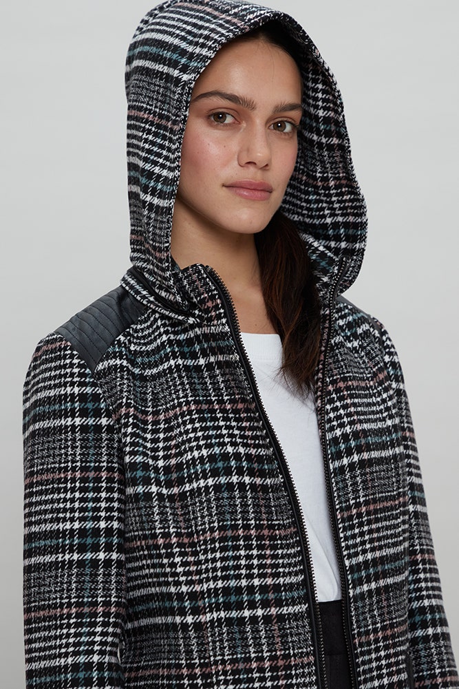 ABRIGO ESCOCÉS CON GORRO Y DETALLES EN PU