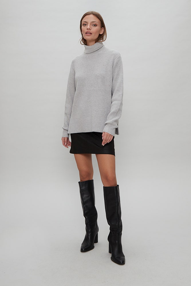 SWEATER CUELLO ALTO CON BRILLO