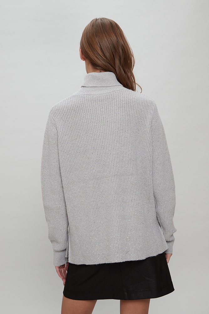 SWEATER CUELLO ALTO CON BRILLO