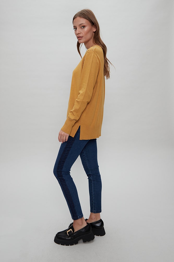 TEJIDO SWEATER TACHAS DECORATIVAS