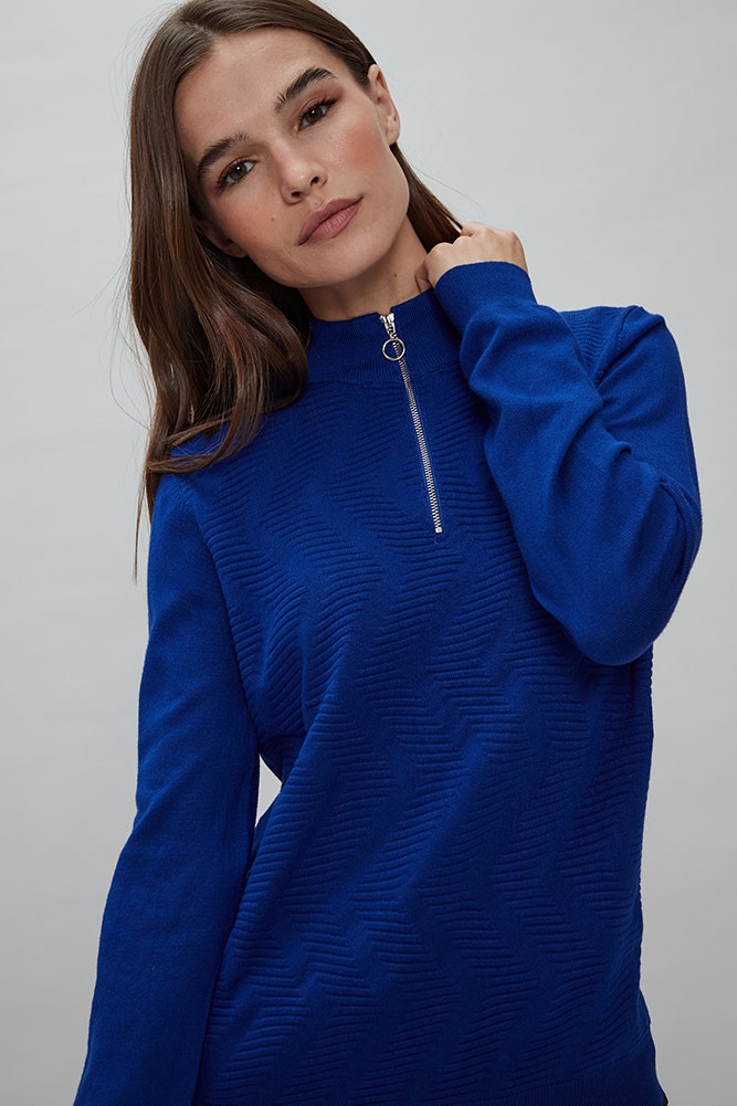 SWEATER CUELLO ALTO CON CIERRE